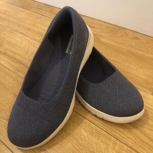 Skechers Women’s Size US 7 Cushioned Ballet Flats Denim Blue Sparkle Color